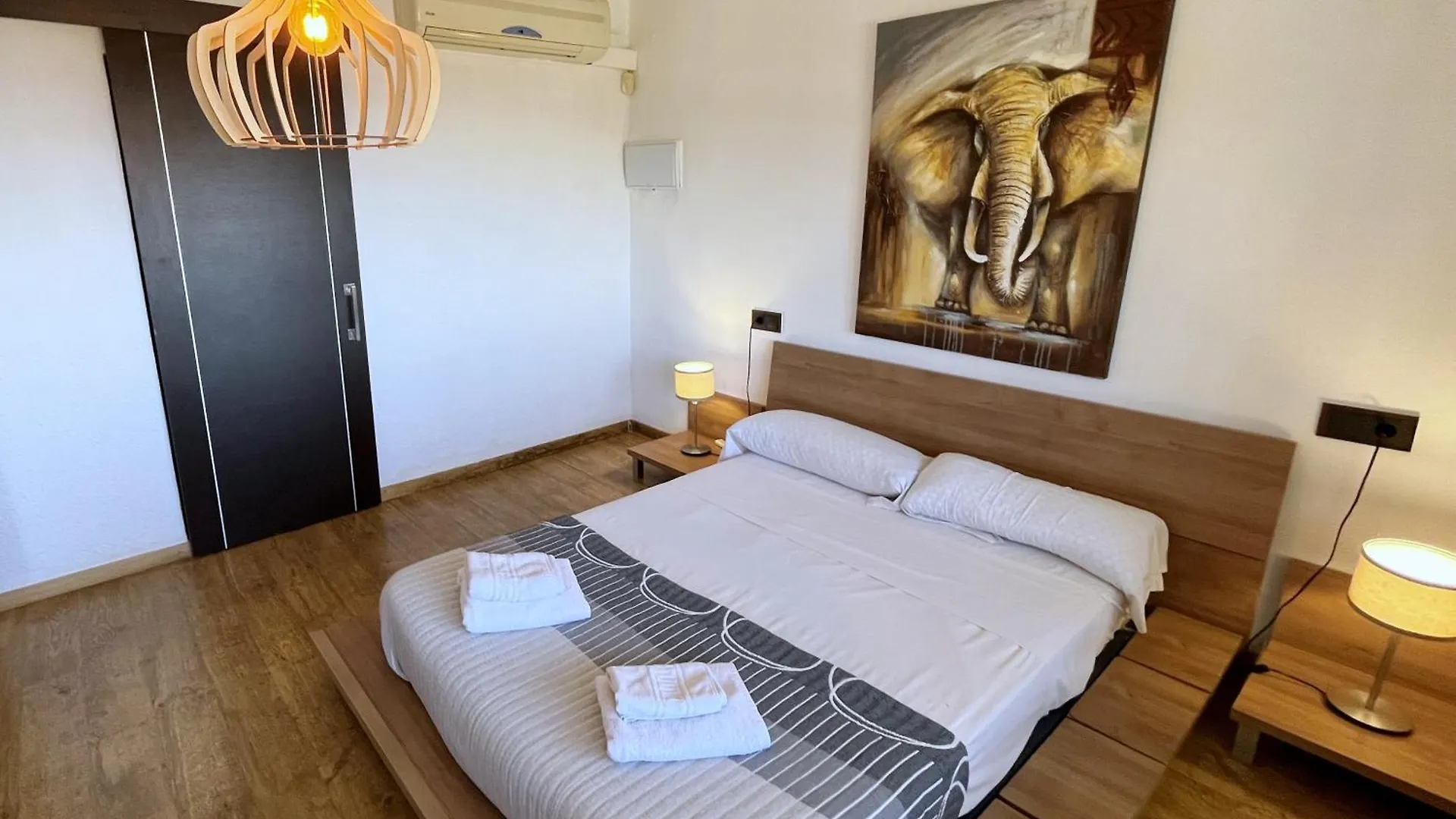 Villa con piscina privada climatizada Santa Susanna 0*,